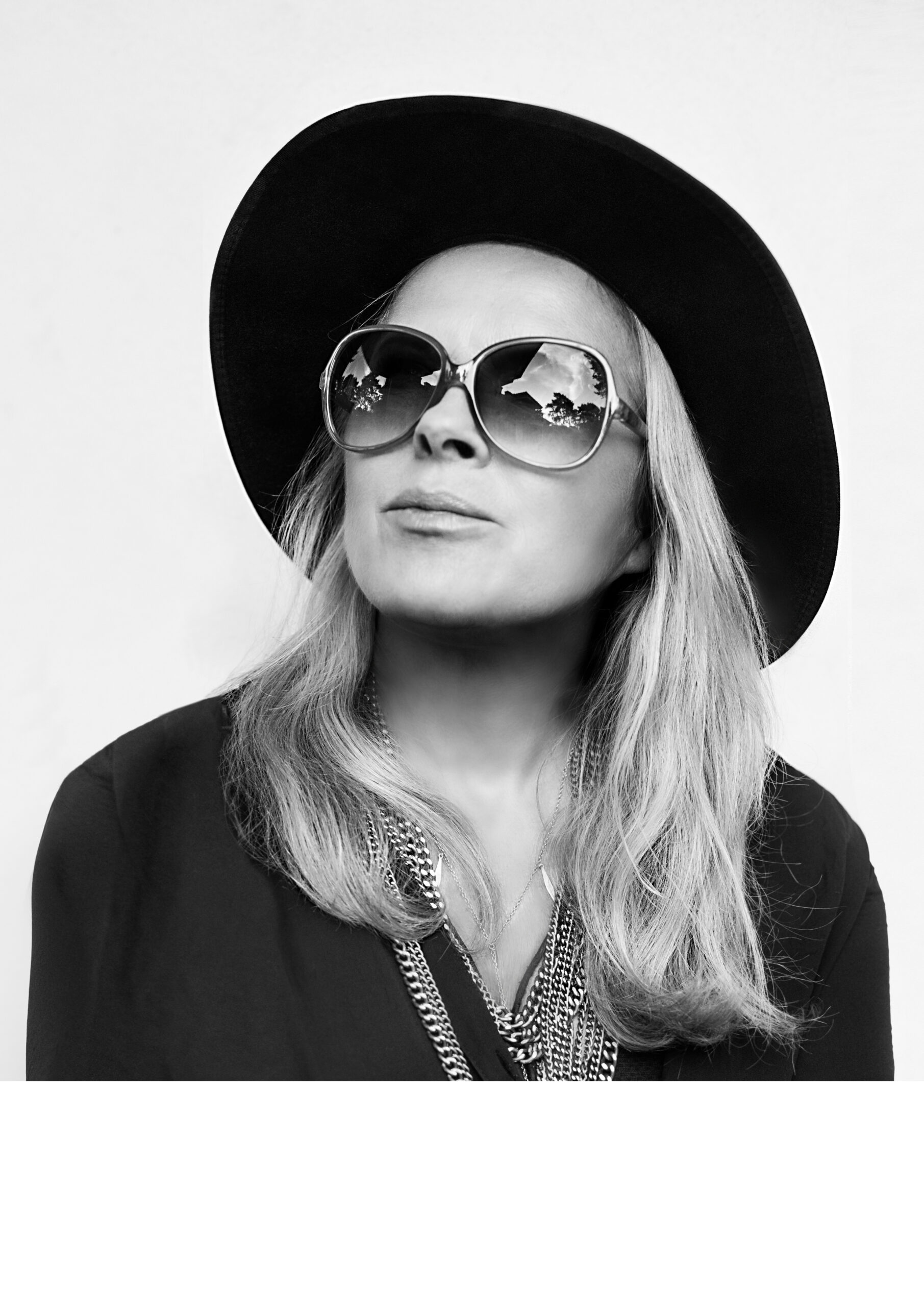 pocztówki layout_kapelusz_okulary Pocztówka artystyczna 12 z autografem lub dedykacją - obrazek 1